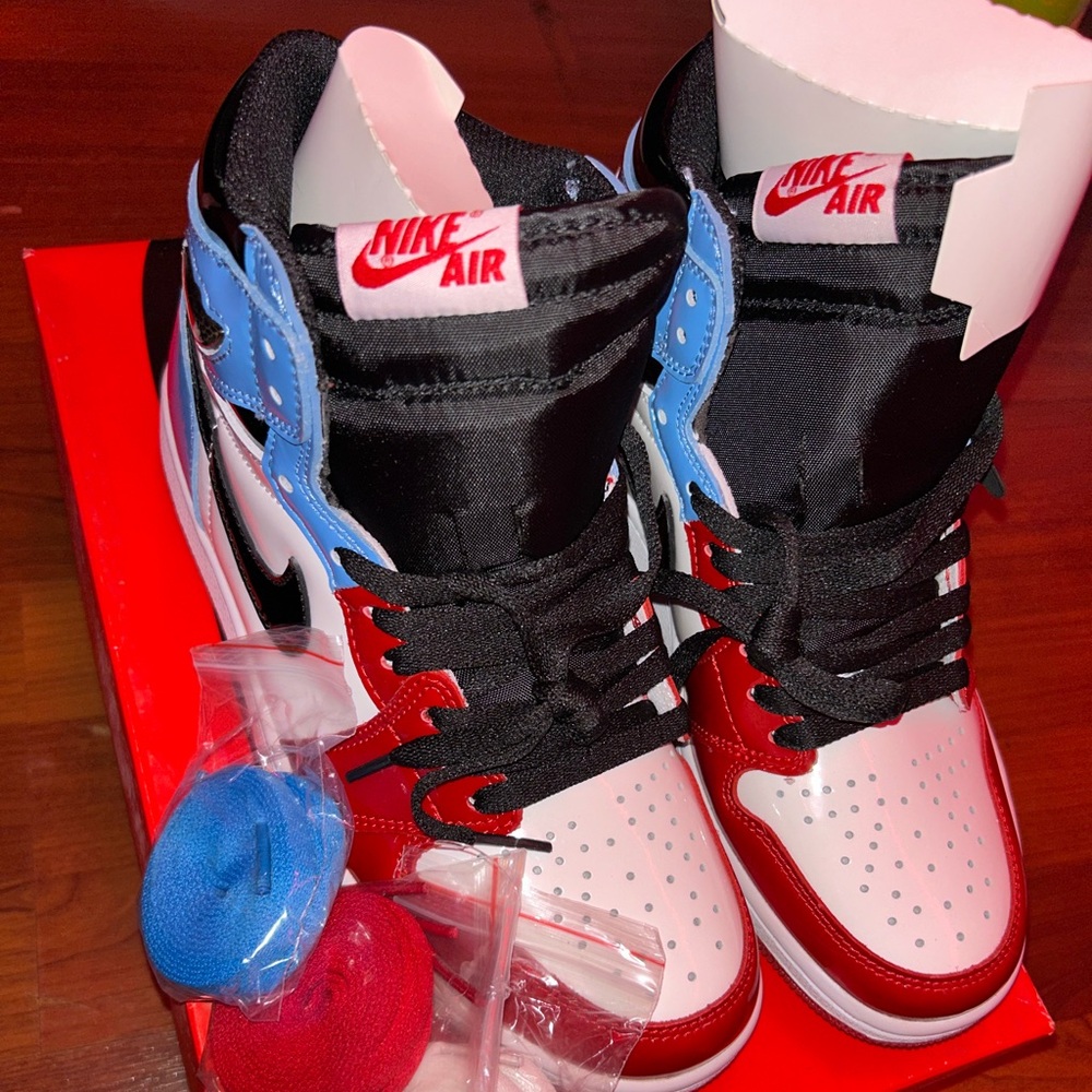 WORN 1x still looks BRAND NEW 
FEARLESS Jordan 1s Sz 7men=8.5 Wmn